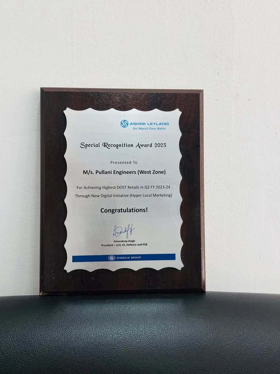 Ashok Leyland Mumbai RO — Highest Retail Volume Award Ashok Leyland Mumbai RO — Highest Retail Volume Award